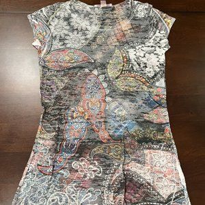 Women’s Romeo & Juliet Couture Short Sleeve Design T-Shirt Size M